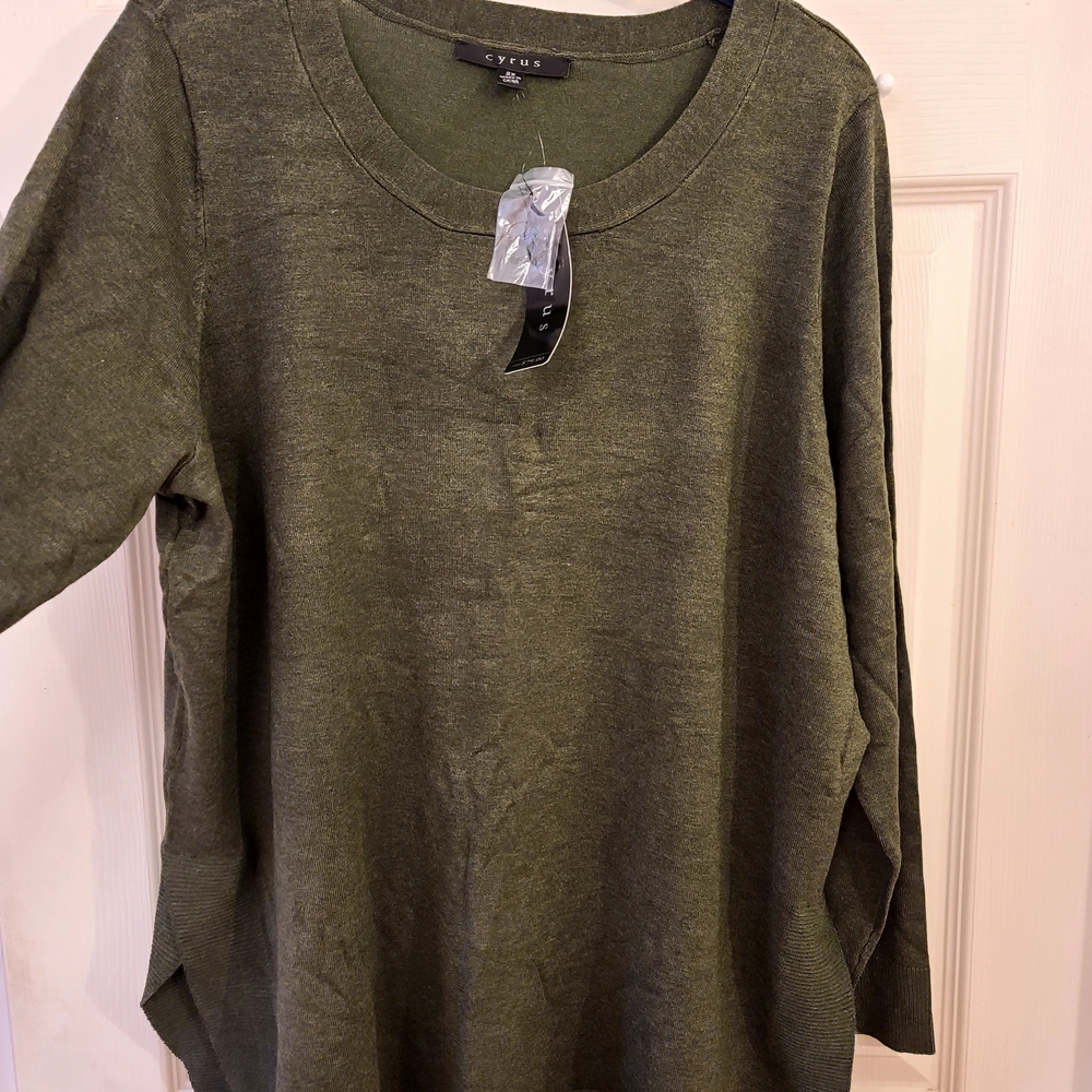 Cyrus Women's Green Top